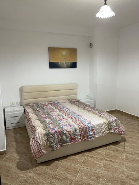 Qera Apartament 1+1, në Rrugën e Barrikadave, Tiranë.