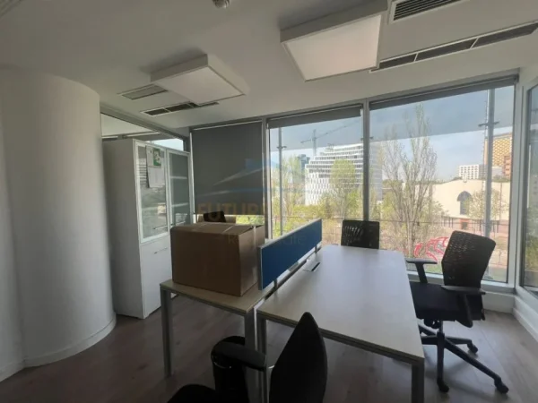 Qira, Ambient Zyrash, Bulevardi Bajram Curri