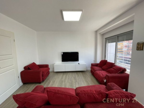 JEPET ME QIRA APARTAMENT 2+1+2 TUALETE PRANE QENDRES KRISTAL!, 690euro