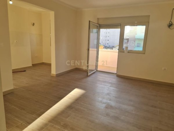 SHITET APARTAMENT 1+1 NE DURRES!