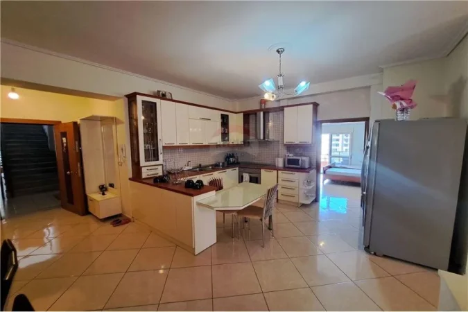 Apartament 3+1 me qera afatgjate ne Vlore
