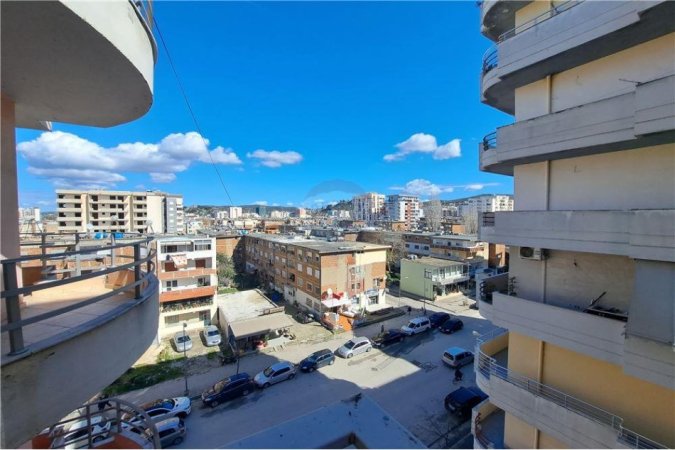 Apartament 3+1 me qera afatgjate ne Vlore