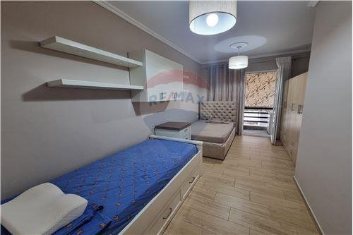 APARTAMENT 2+1 PER QIRA TE KOMUNA E PARISIT!