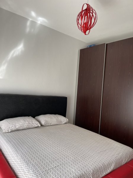 Japim me qera Apartament 2+1 tek 21 Dhjetori afer hotel Mondialit 85 m2 Kati i peste pallate i ri