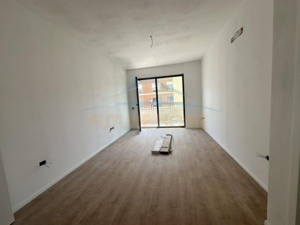 Shitet, Apartament 1+1, Liqeni i Thate.UNA39982