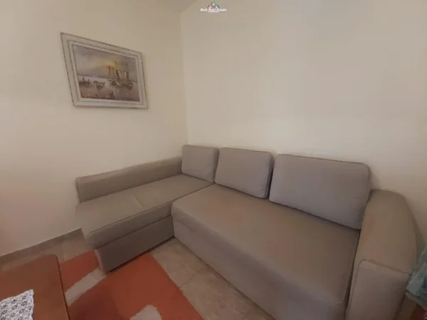 Apartament Me Qera 1+1 Tek Ish Restorant Durresi (ID B210259) Tirane