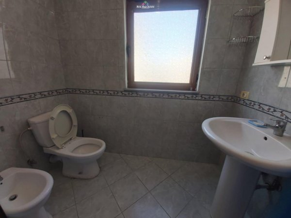 Apartament Me Qera 1+1 Tek Ish Restorant Durresi (ID B210259) Tirane