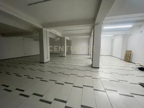 Ambient me qira ne Astir