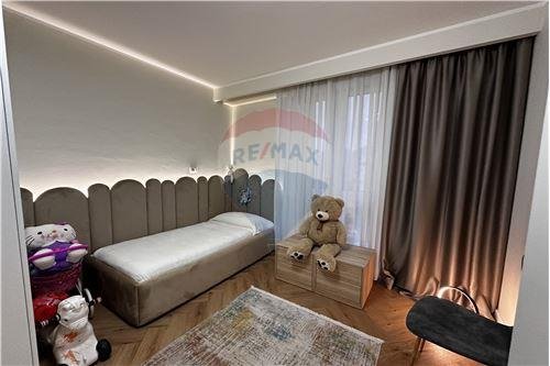 Apartament 2+1+garderob me qira!