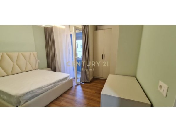 Komuna Parisit, Japim me Qira Apartament 1+1