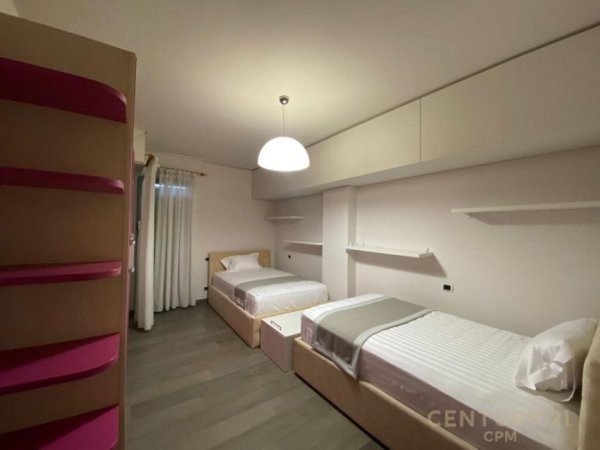 Jepet me Qira Apartament 2+1+2 tek Torre Drini