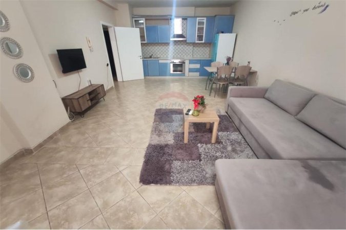 JEPET ME QERA APARTAMENT 2+1 RRUGA ELBASANIT