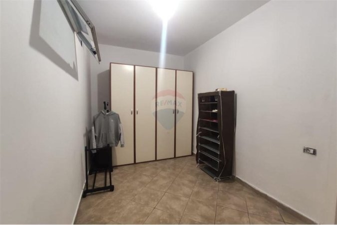 JEPET ME QERA APARTAMENT 2+1 RRUGA ELBASANIT