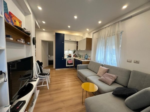 KOMUNA E PARISIT , JAPIM ME QIRA APARTAMENT 1+1 + POST PARKIMI