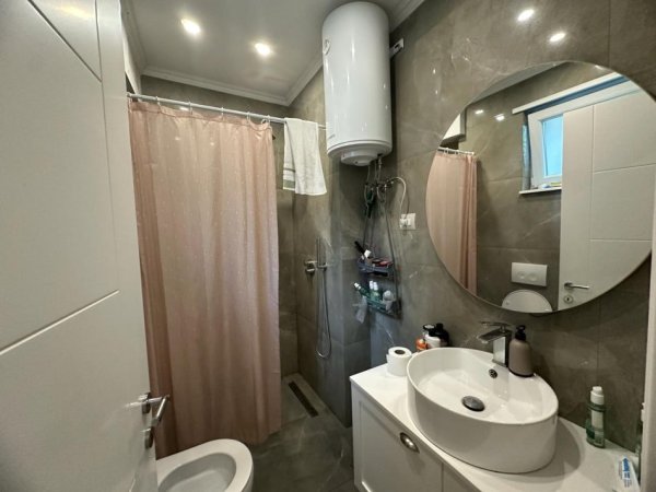 KOMUNA E PARISIT , JAPIM ME QIRA APARTAMENT 1+1 + POST PARKIMI