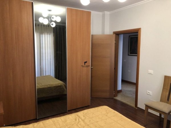 APARTAMENT ME QERA 3+1 MYSLYM SHYRI 1.300 EURO