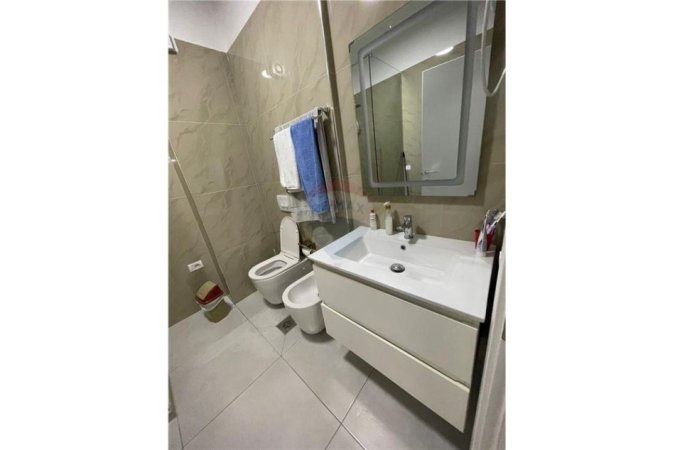 Jepet apartament 2+1 me qera ne Myslym Shyr, 700 Euro