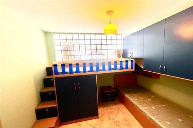 Jepet me qira apartament 3+1, Komuna e Parisit