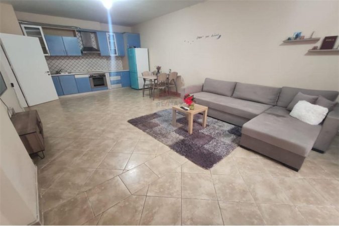 JEPET ME QERA APARTAMENT 2+1 RRUGA ELBASANIT