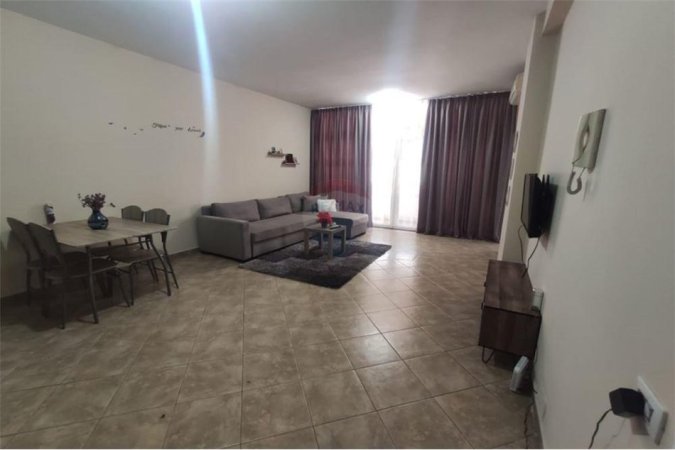 JEPET ME QERA APARTAMENT 2+1 RRUGA ELBASANIT