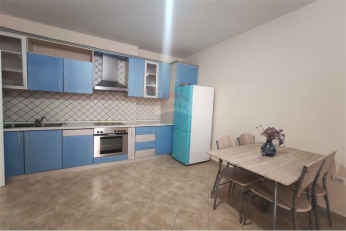 JEPET ME QERA APARTAMENT 2+1 RRUGA ELBASANIT