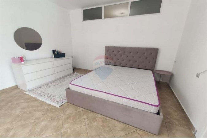 JEPET ME QERA APARTAMENT 2+1 RRUGA ELBASANIT