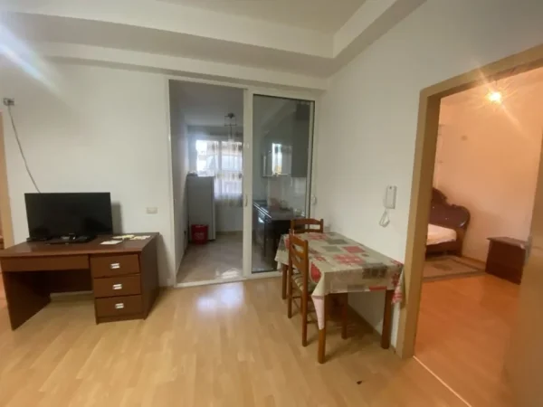 Japim me qira super apartament 2+1+bllk📍 Rr. Peti