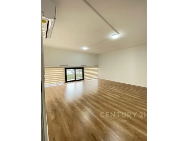 Qira , Ambient Biznesi , pas Spak-ut ,Tirane