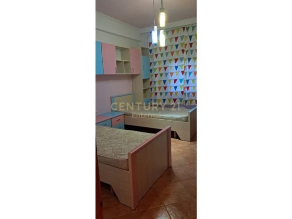 Jepet me qera apartament 2+1 tek Zogu i Zi