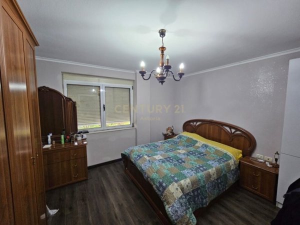 SHITET APARTAMENT 3+1+2 NE UNAZE, TE ISH RESTORANT DURRESI