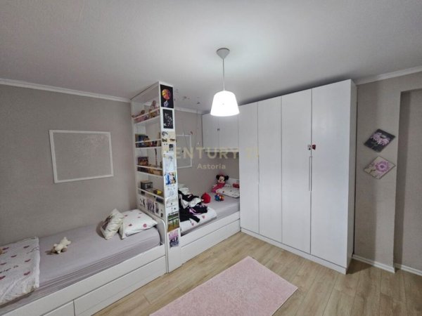 SHITET APARTAMENT 3+1+2 NE UNAZE, TE ISH RESTORANT DURRESI