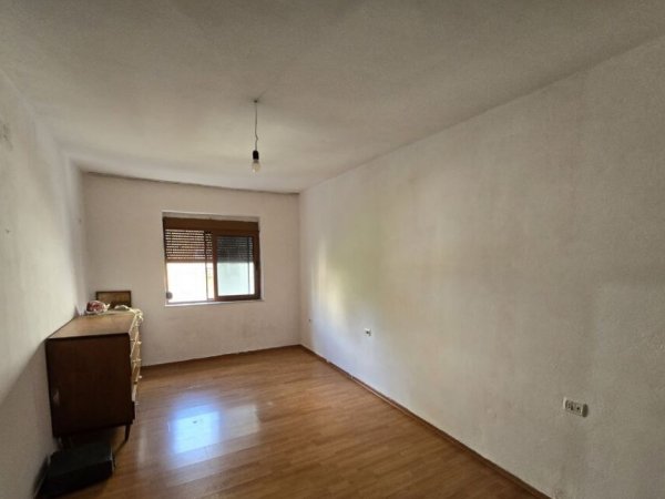 Apartament 2+1 ne Shitje pranë Stadiumit Dinamo!