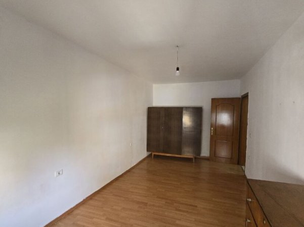 Apartament 2+1 ne Shitje pranë Stadiumit Dinamo!