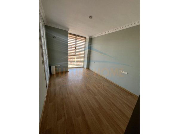 SHITET APARTAMENTI 2+1+2 PRANE ROTONDOS ,UNAZA E RE