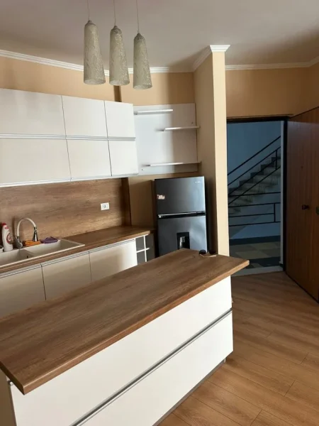 Jepet me qera 1+1, 450 Euro