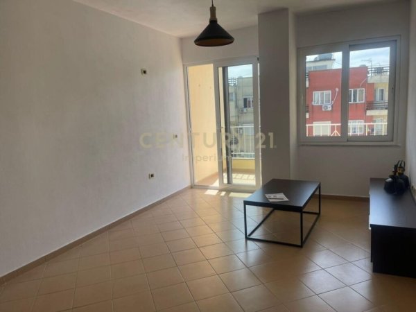 Yzberisht jepet me qera apartmenti 2+1