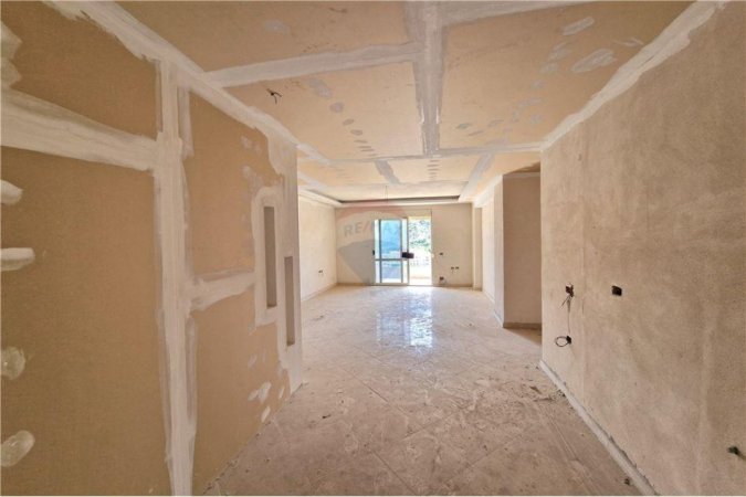 Apartament 2+1 ne shitje,palestra e mundjes,Vlore