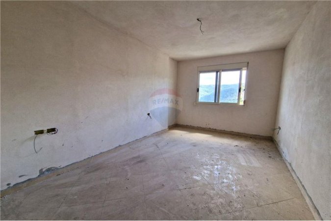 Apartament 2+1 ne shitje,palestra e mundjes,Vlore