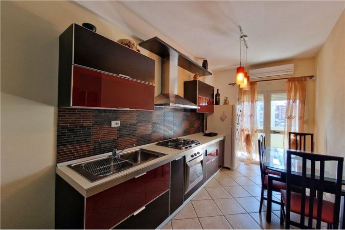 Apartament 2+1 ne shitje prane zjarrfikses,Vlore