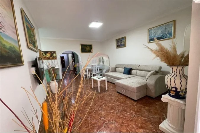 Jepet me qera apartament 1+1 te Stadiumi Dinamo, 600 Euro