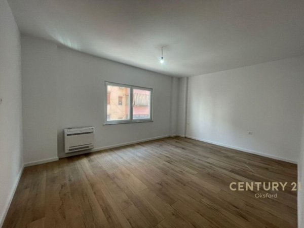 JAPIM ME QIRA APARTAMENT 2+1 PER ZYRA NE VASIL SHANTO!