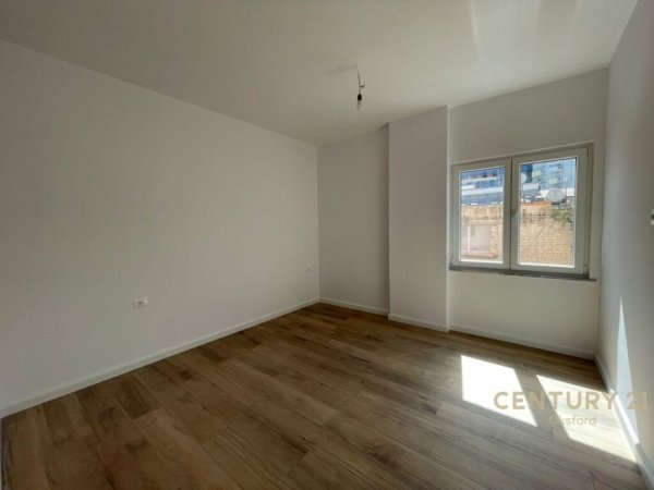 JAPIM ME QIRA APARTAMENT 2+1 PER ZYRA NE VASIL SHANTO!