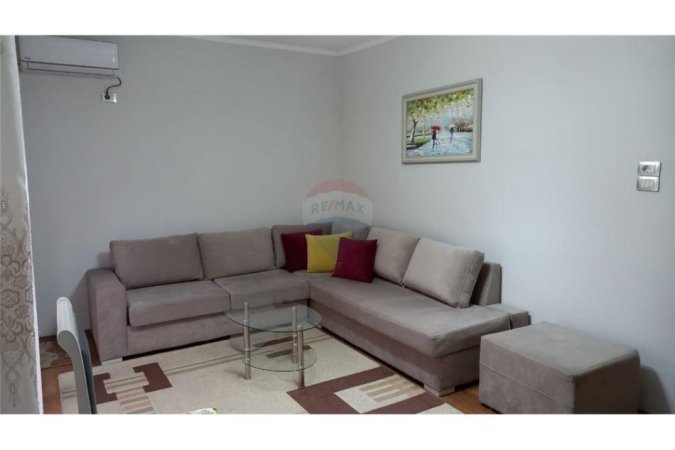 Apartament 1+1 per qira tek Shkolla e Baletit!