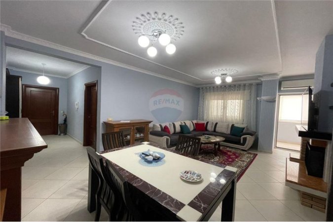 Apartament 2+1 per qira prane Gjimnazit Petro Nini