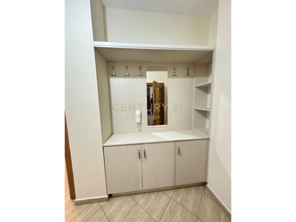 APARTAMENT 1+1 ME QIRA, PRANE KODRES SE DIELLIT!