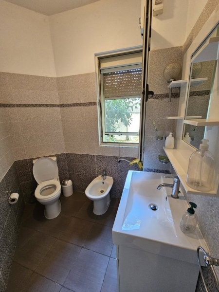 Shitet Apartament 2+1 Me Oborr  📍Lura 1, Gjiri Lalzit