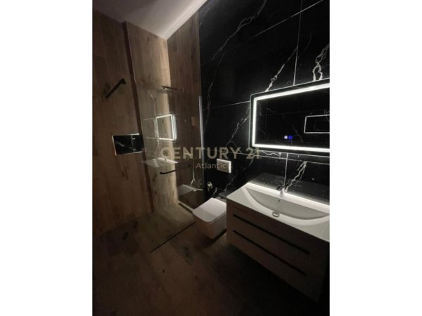 SHITET APARTAMENT 3+1 110 M2 PLAZH DURRES !