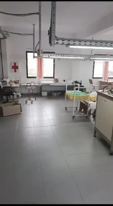 Magazine Me Qera Ne Kombinat (ID BM167) Tirane.