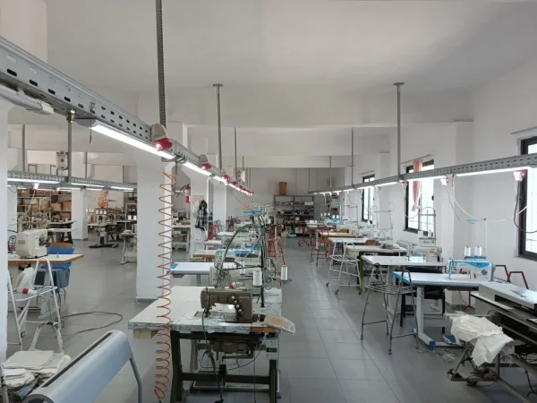 Magazine Me Qera Ne Kombinat (ID BM167) Tirane.