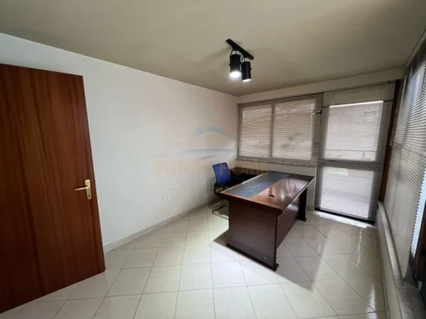 Jepet me Qira, Ambient për Zyra, Garda, 1500 euro, 100m2